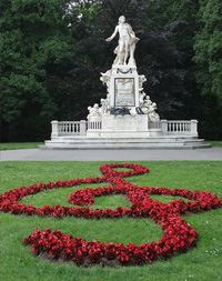 Vuelos Viena: Monumento a Mozart.